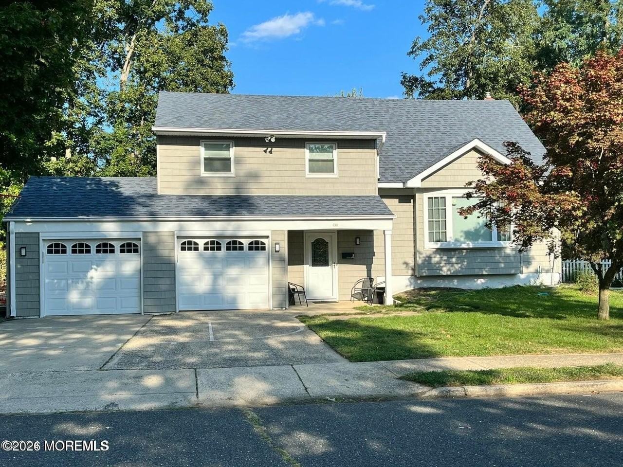 2 Roslyn Dr - Photo 2 of 6