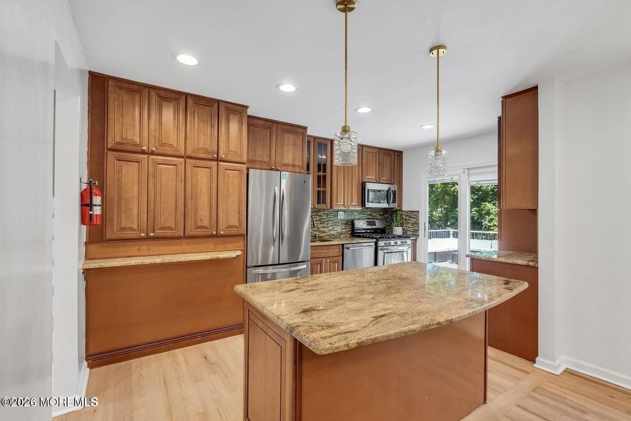 2 Roslyn Dr - Photo 5 of 6