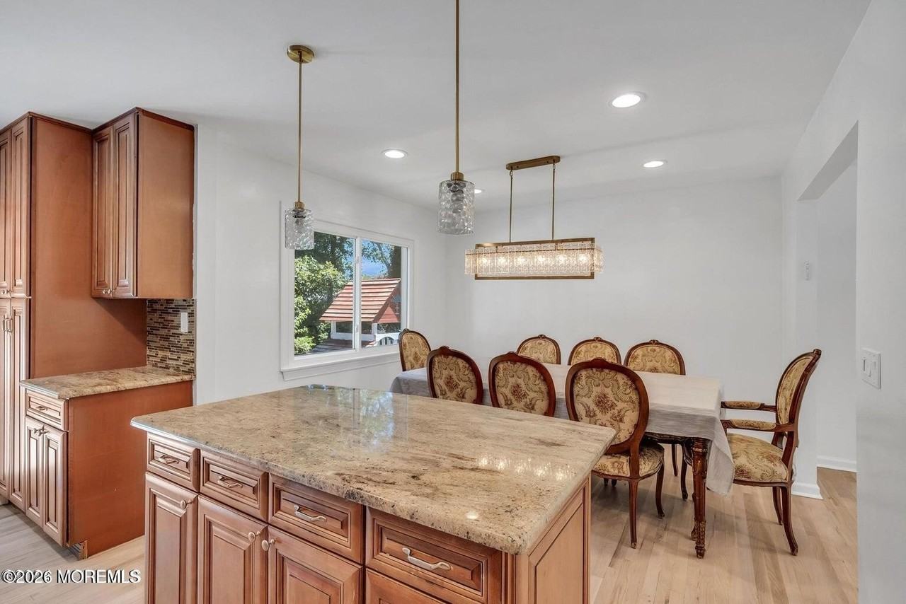 2 Roslyn Dr - Photo 6 of 6
