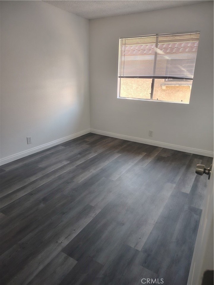 1667 E Kingsley Ave - Photo 3 of 4