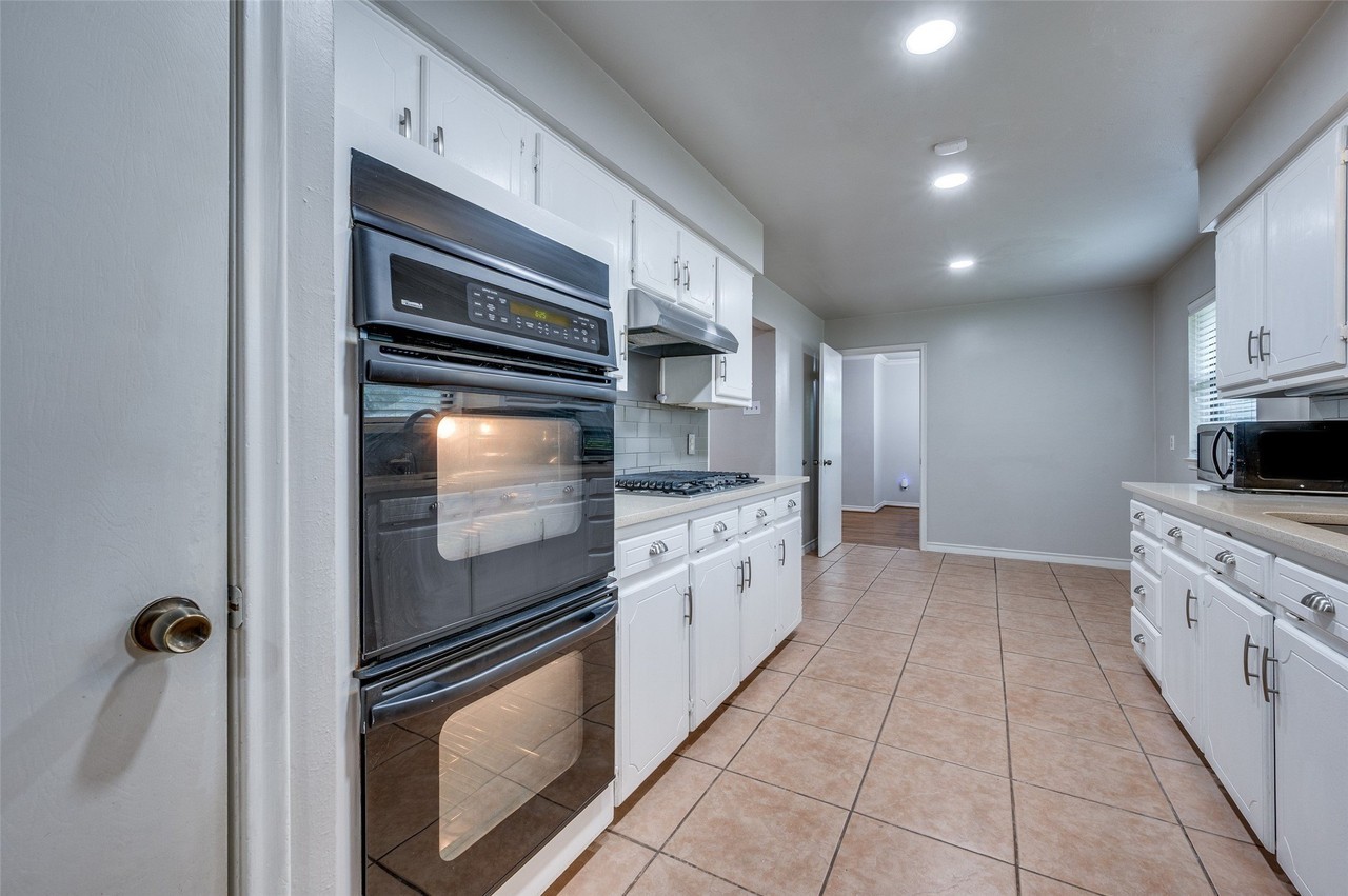 8305 Londonderry Ln - Photo 4 of 12