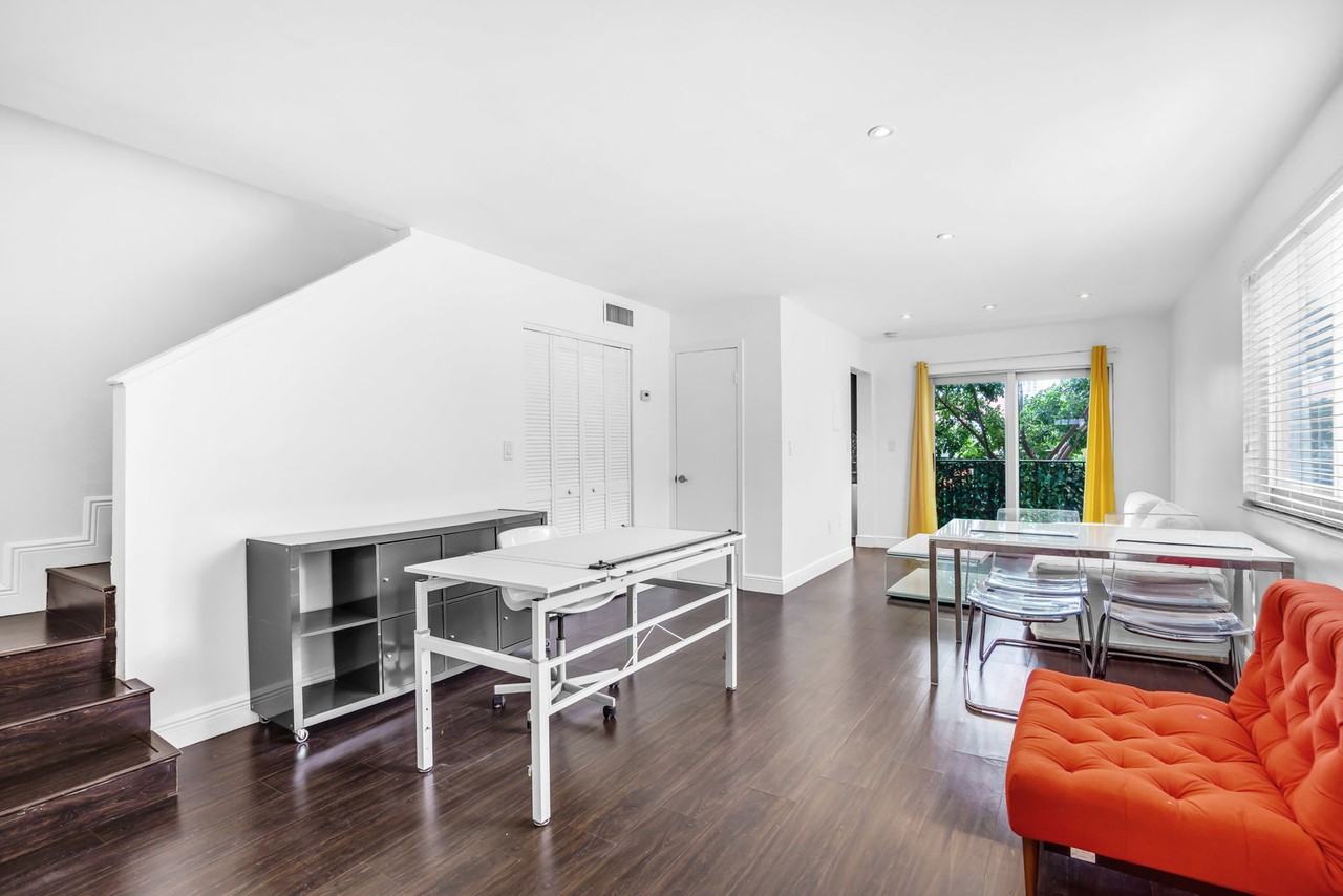710 Michigan Ave #10 - Photo 3 of 8
