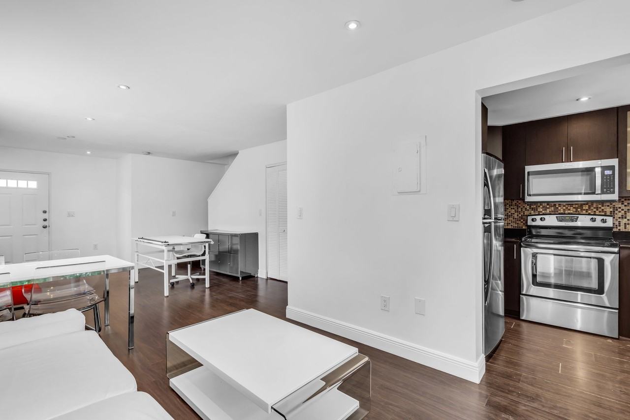 710 Michigan Ave #10 - Photo 5 of 8