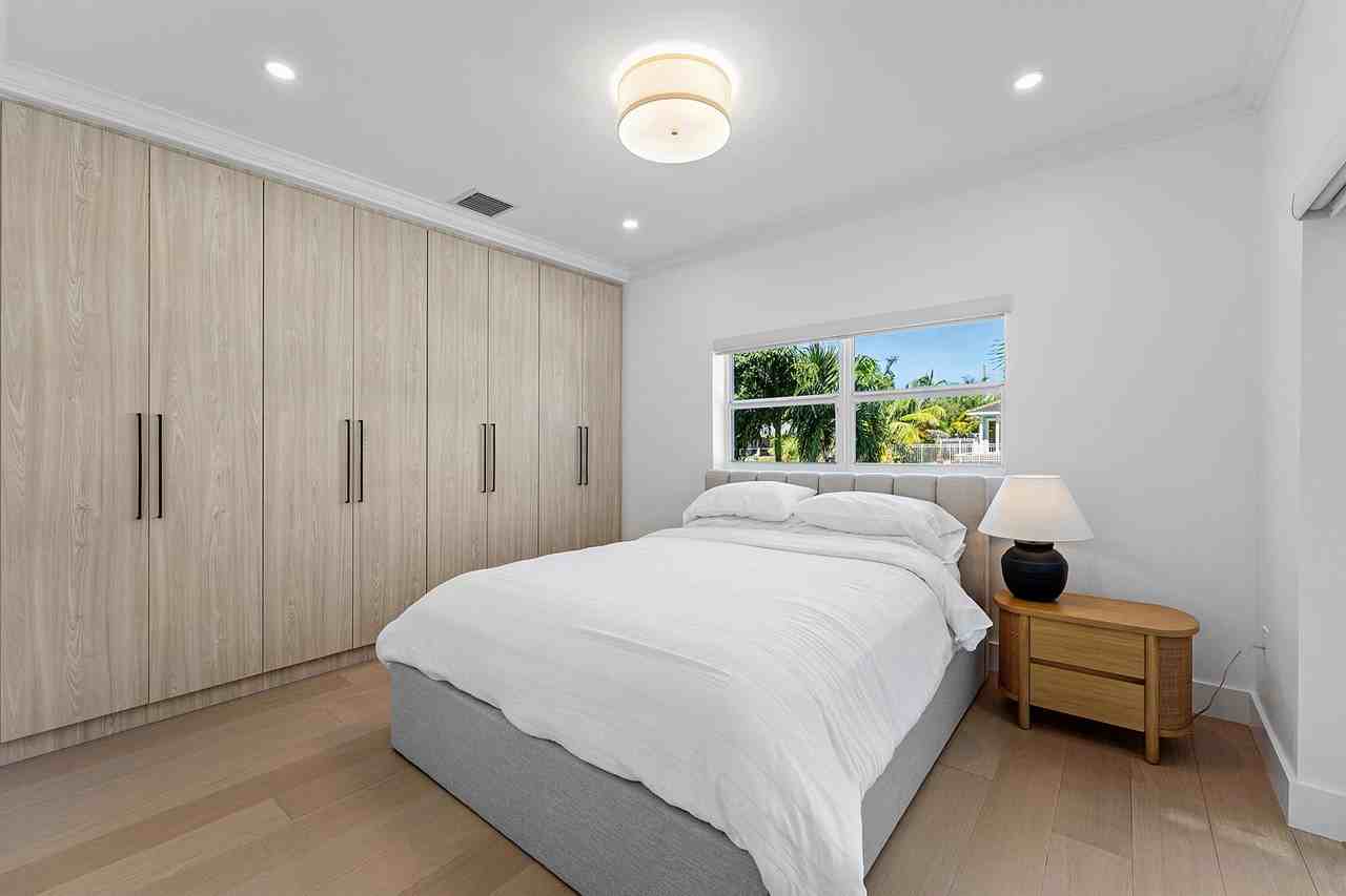 1366 Sw 4th Ct - Photo 7 of 8