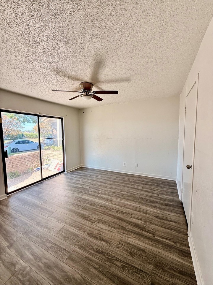 4146 Towngate Blvd - Photo 3 of 18