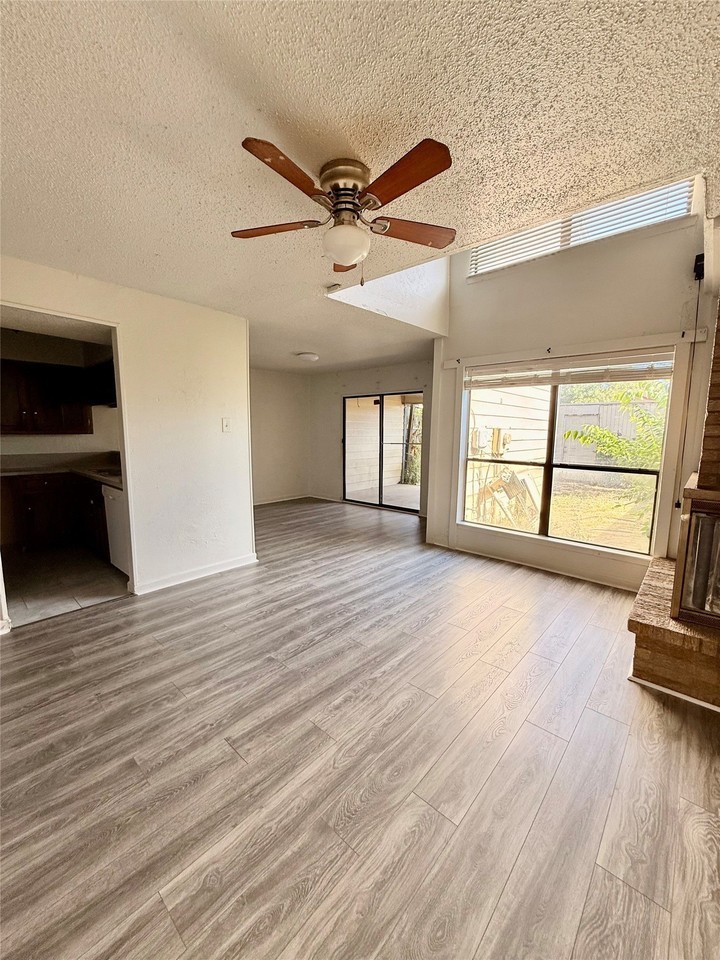 4146 Towngate Blvd - Photo 4 of 18