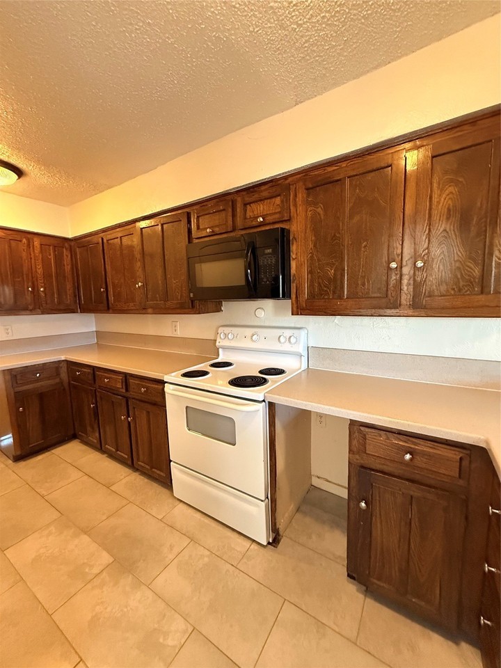 4146 Towngate Blvd - Photo 5 of 18