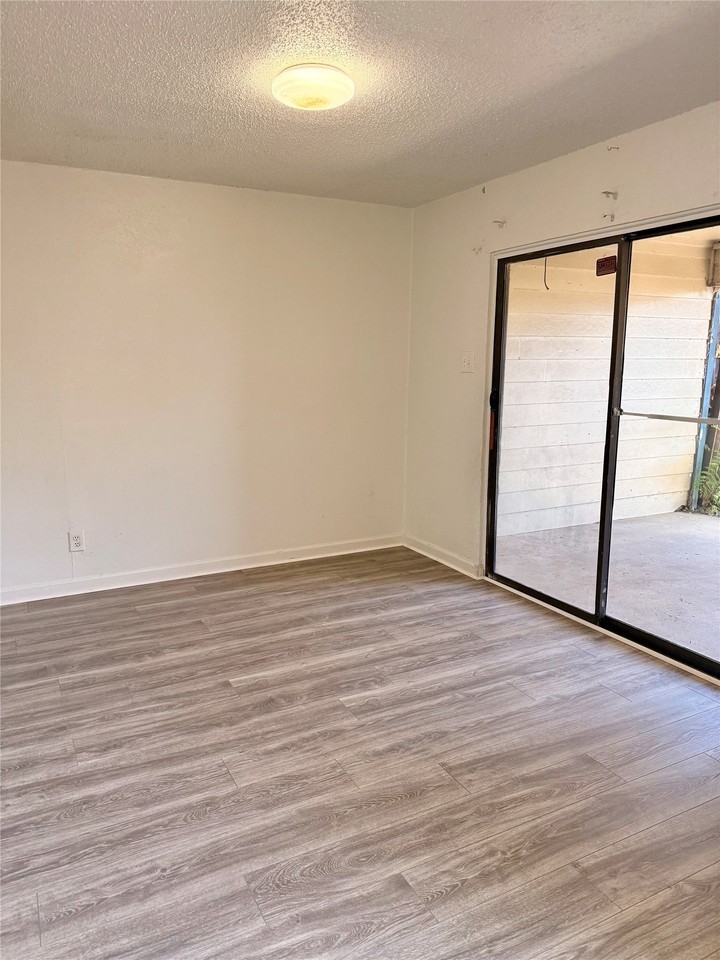 4146 Towngate Blvd - Photo 7 of 18