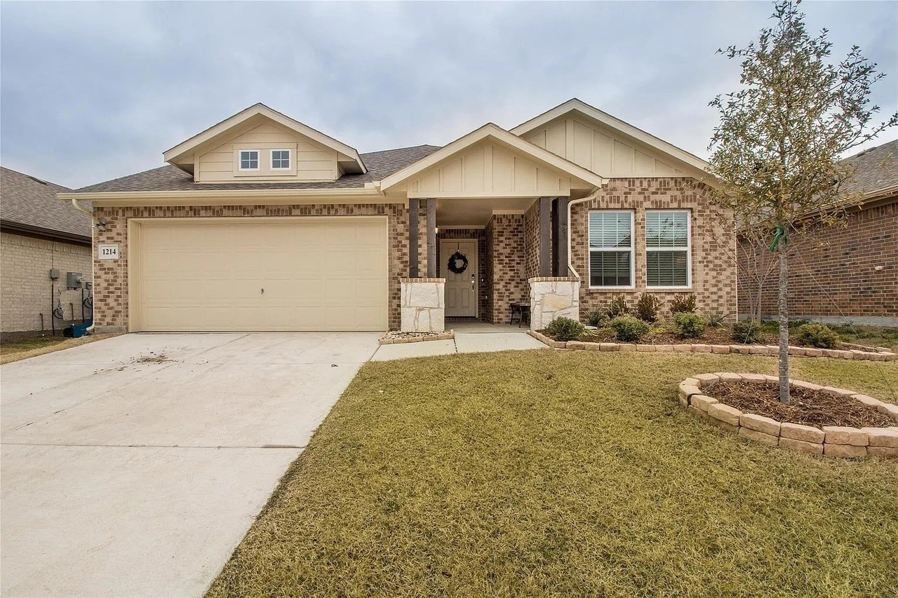 1214 Erika Ln - Photo 2 of 11