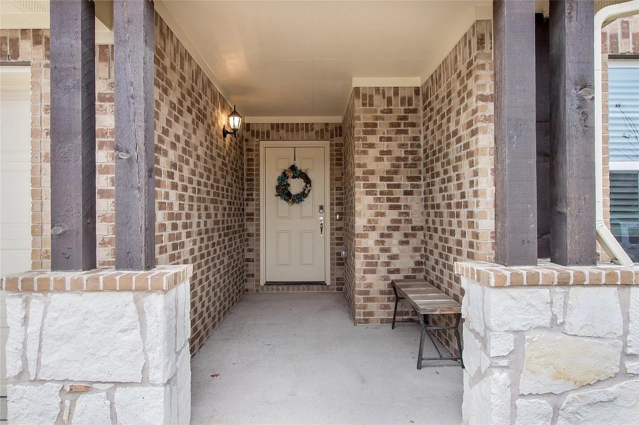 1214 Erika Ln - Photo 3 of 11
