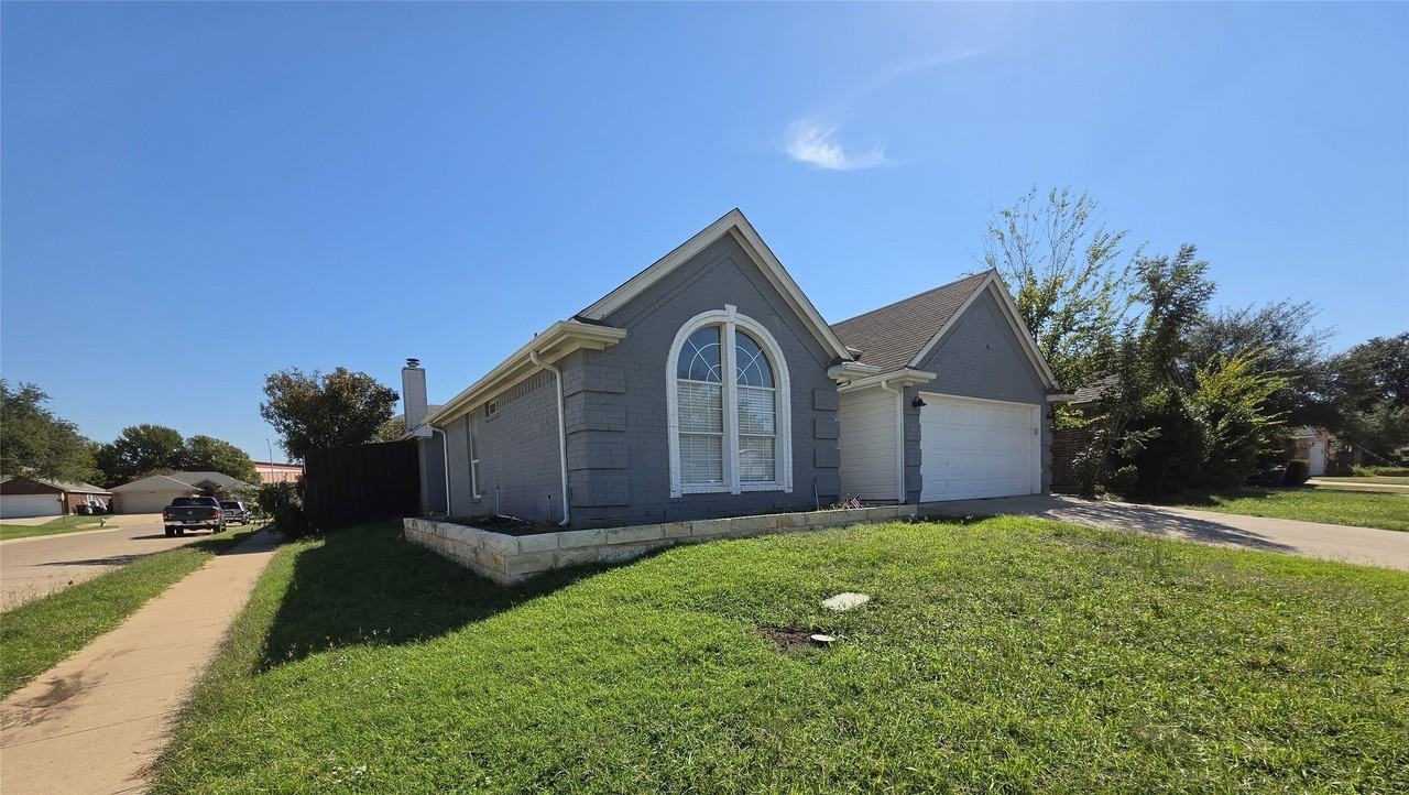 2968 Thames Trl - Photo 3 of 24