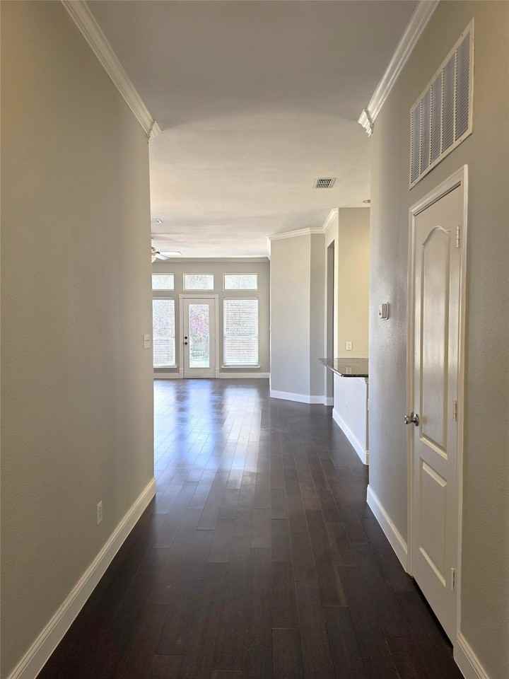 2968 Thames Trl - Photo 5 of 24