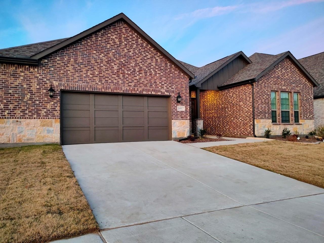 16917 Eastbrook Dr - Photo 2 of 23