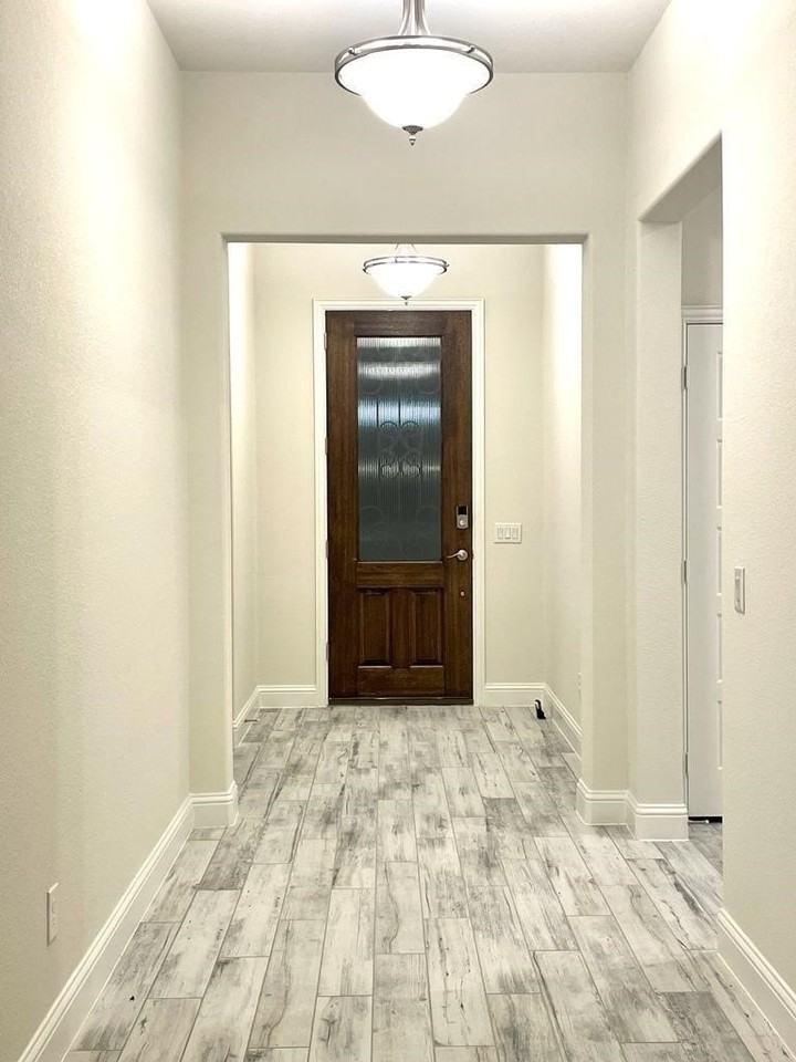 16917 Eastbrook Dr - Photo 5 of 23