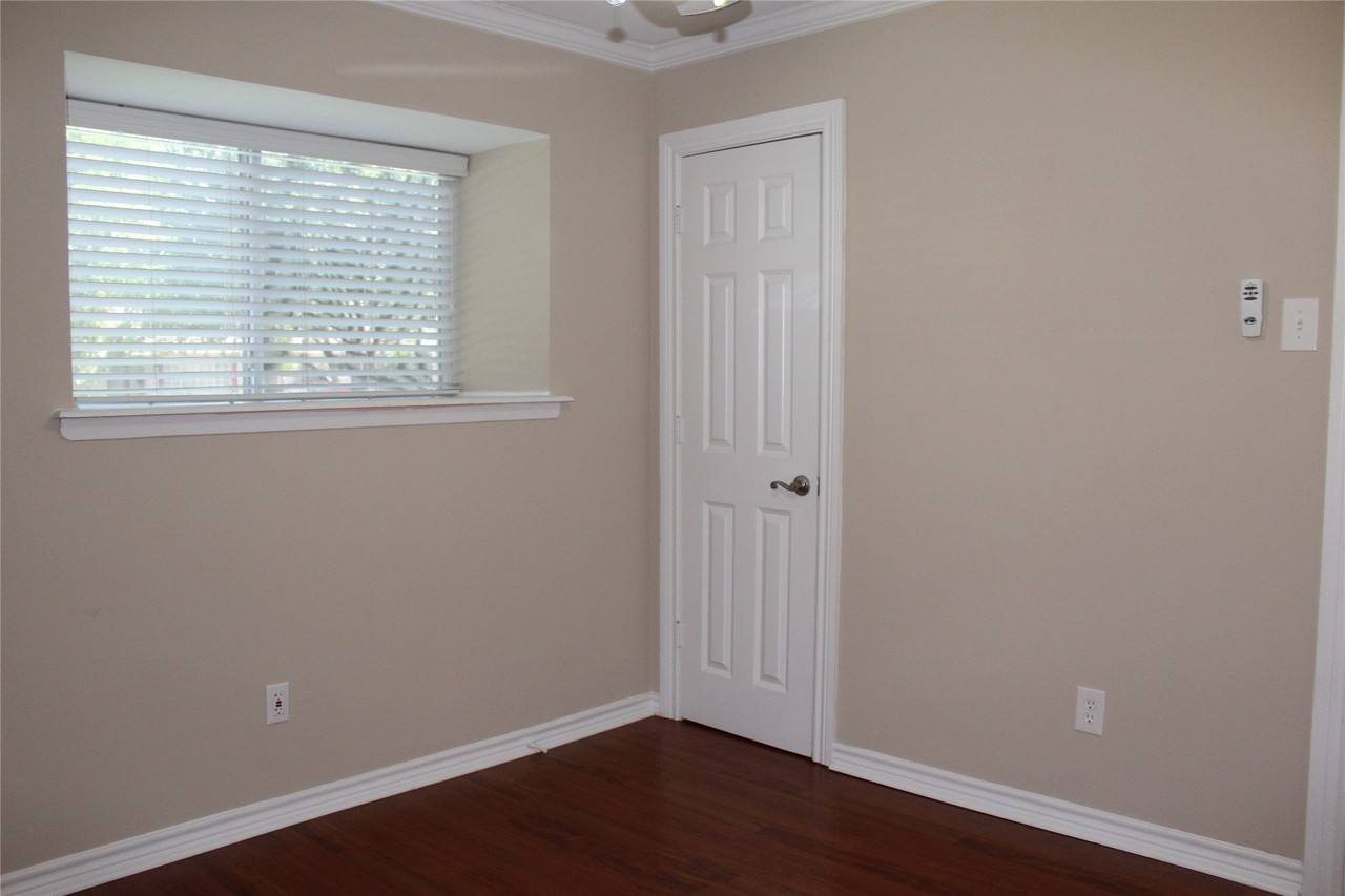 418 Lexington Ln - Photo 4 of 15