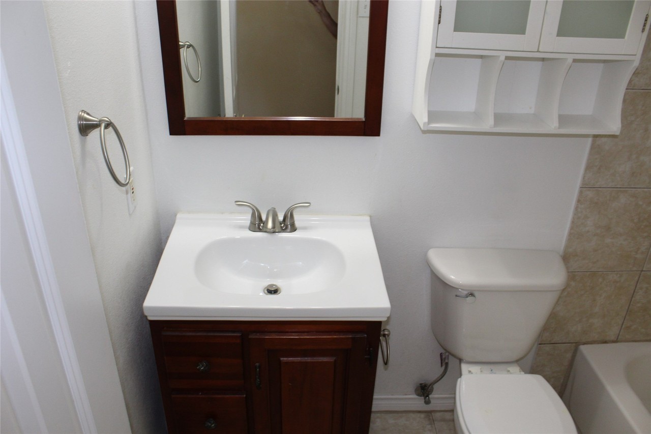 418 Lexington Ln - Photo 7 of 15