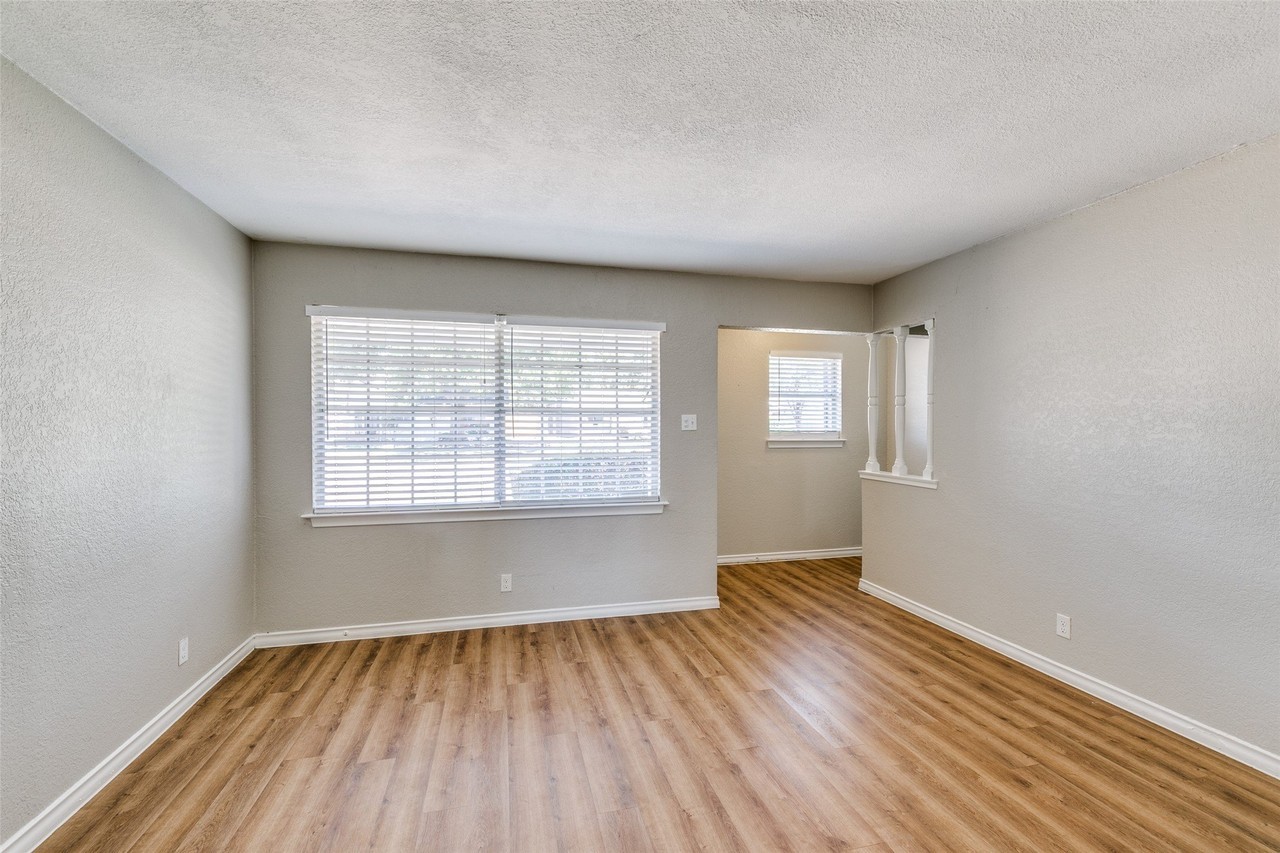 519 Salem Dr - Photo 3 of 12