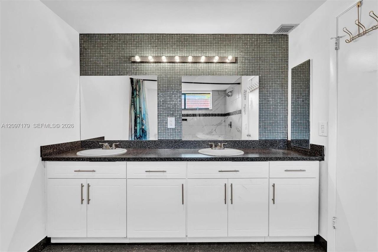 770 Ne 199th St #204F - Photo 4 of 8