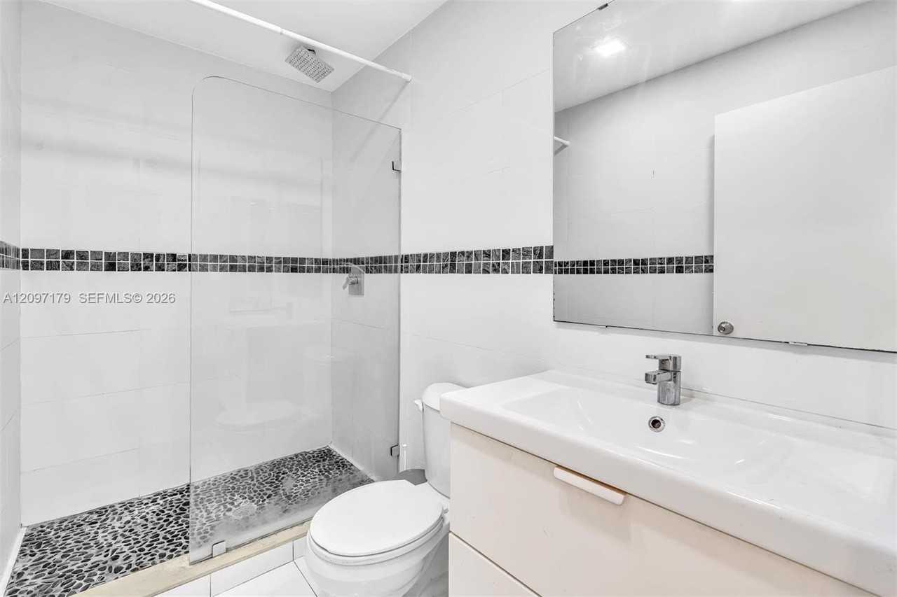 770 Ne 199th St #204F - Photo 5 of 8