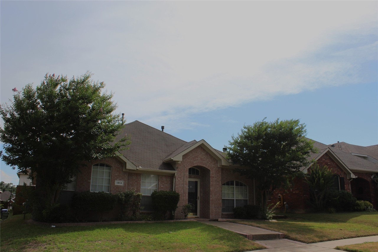 1813 Arbor Creek Dr - Photo 2 of 19