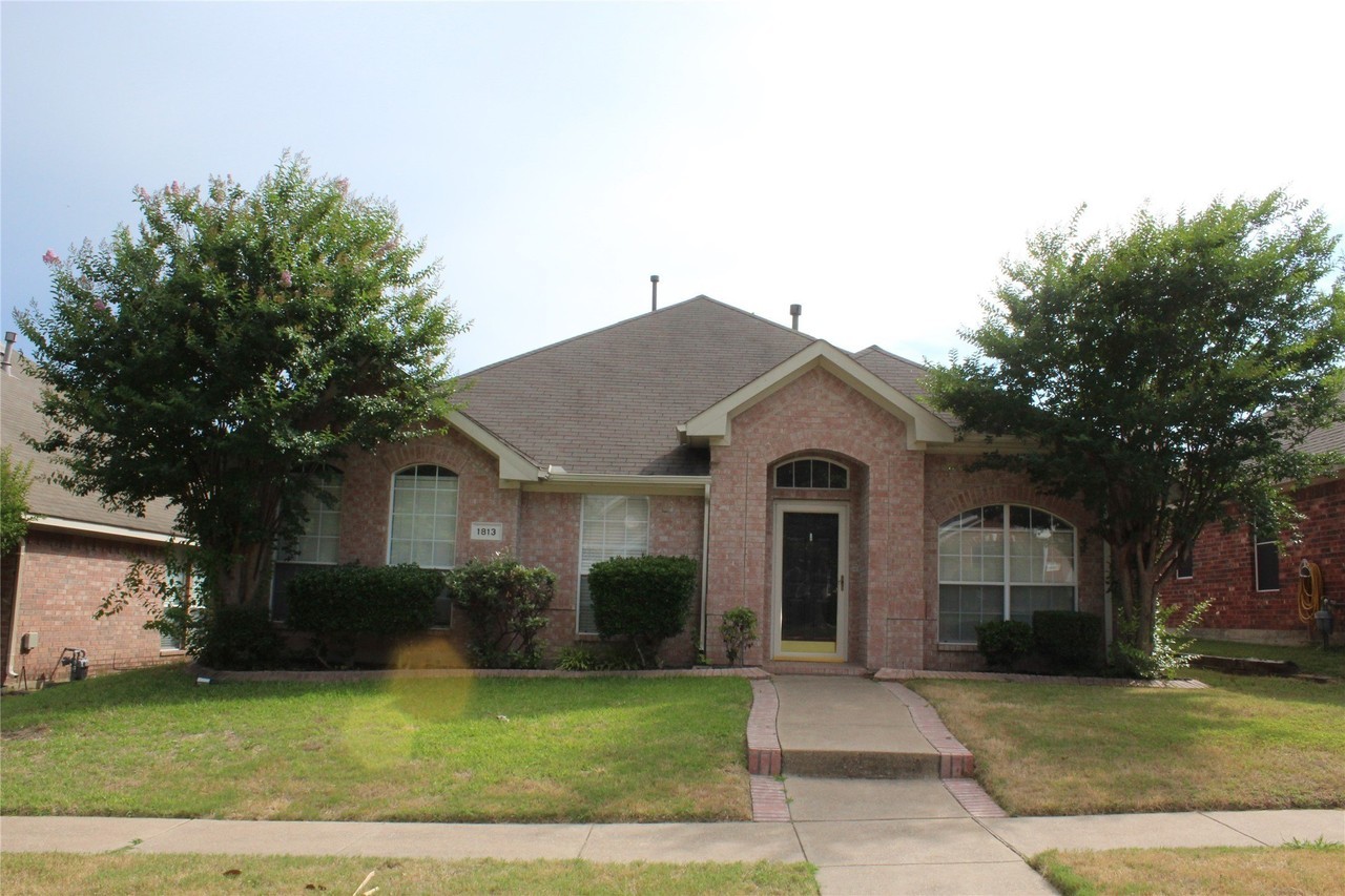 1813 Arbor Creek Dr - Photo 3 of 19