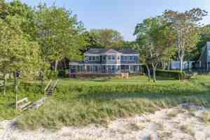 featured image of 16 Clairedale Dr