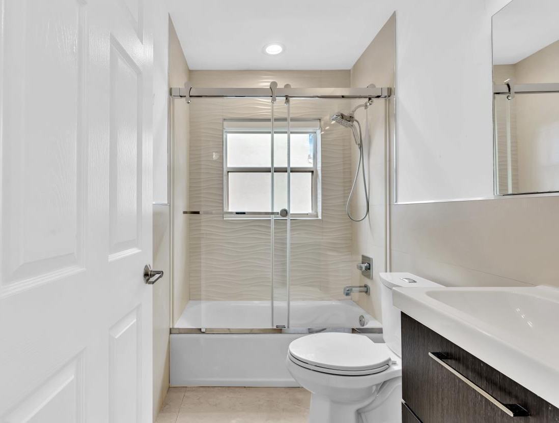 3307 Sw 49th St - Photo 3 of 7