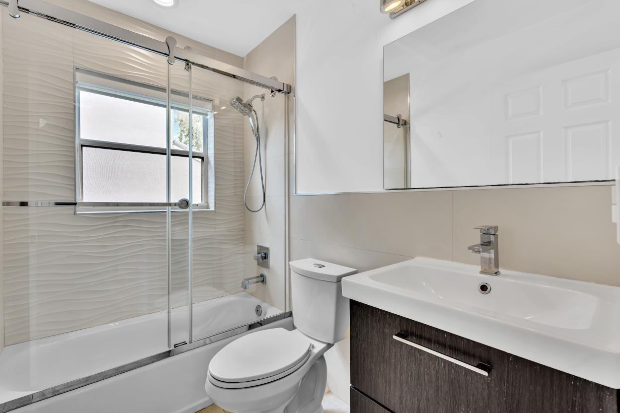 3307 Sw 49th St - Photo 4 of 7