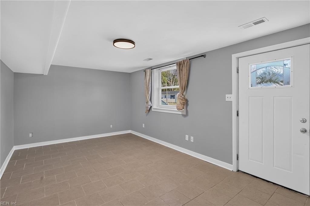 1013 Rowe St - Photo 3 of 22