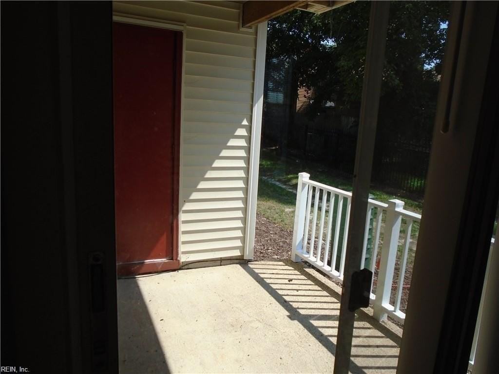 553 Pier Ct - Photo 3 of 7