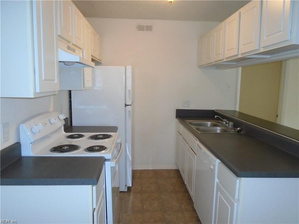 553 Pier Ct - Photo 5 of 7