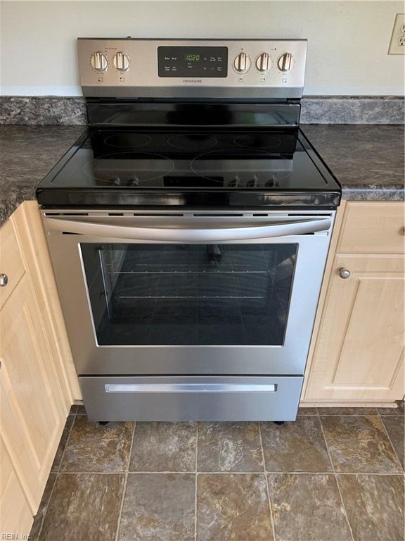 2501 Cannes Ct - Photo 3 of 38