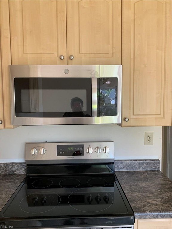 2501 Cannes Ct - Photo 4 of 38