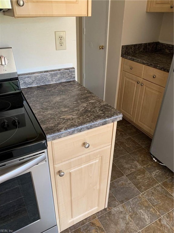 2501 Cannes Ct - Photo 6 of 38