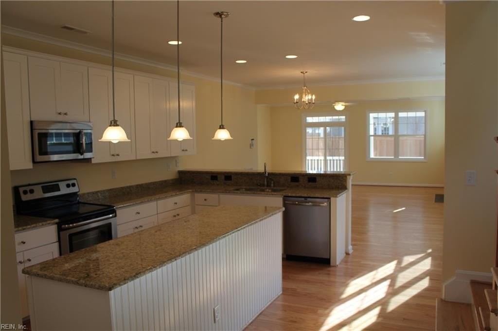 418 25th St - Photo 4 of 27
