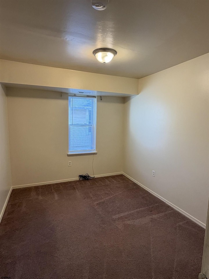 509 Adriatic Ave #B - Photo 6 of 12