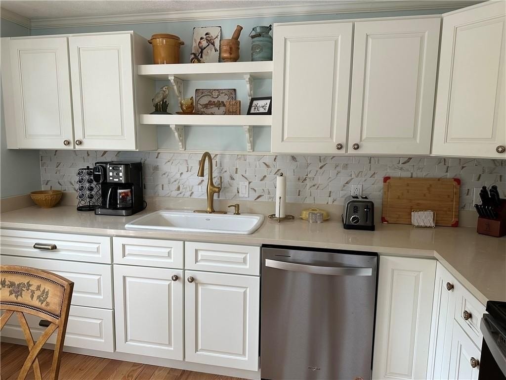 21 Maywood Rd - Photo 6 of 23
