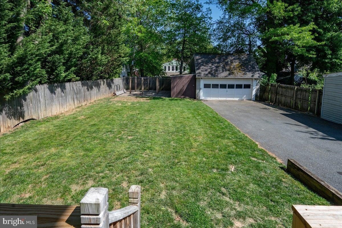 202 Blue Rock Rd - Photo 5 of 33