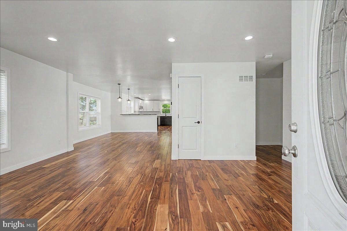 202 Blue Rock Rd - Photo 6 of 33