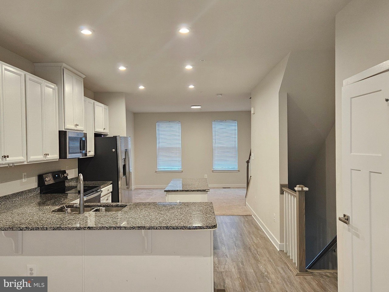 553 Levanna Ln - Photo 2 of 23