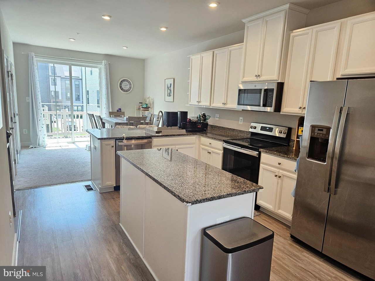 553 Levanna Ln - Photo 3 of 23