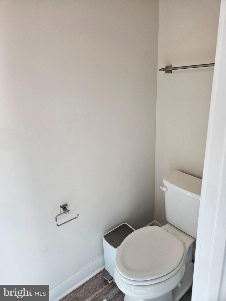553 Levanna Ln - Photo 4 of 23