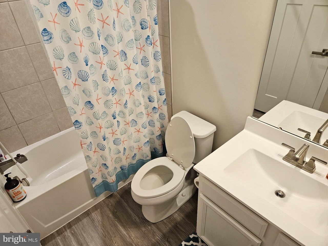 553 Levanna Ln - Photo 6 of 23