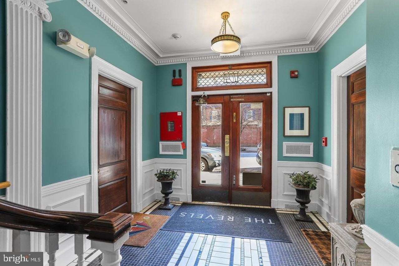 104 W Madison St #6 - Photo 4 of 27