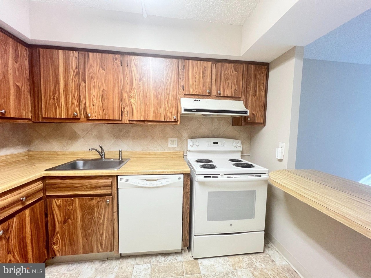 2921 N Leisure World Blvd #1-204 - Photo 5 of 24