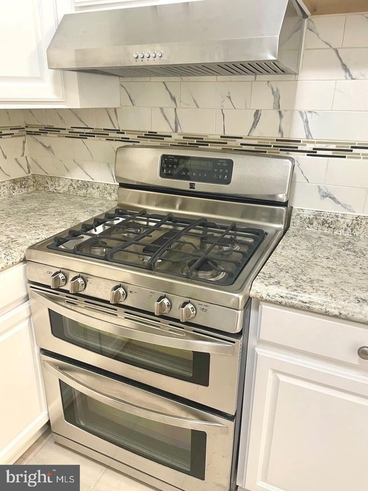 3807 Swann Rd #101 - Photo 3 of 10