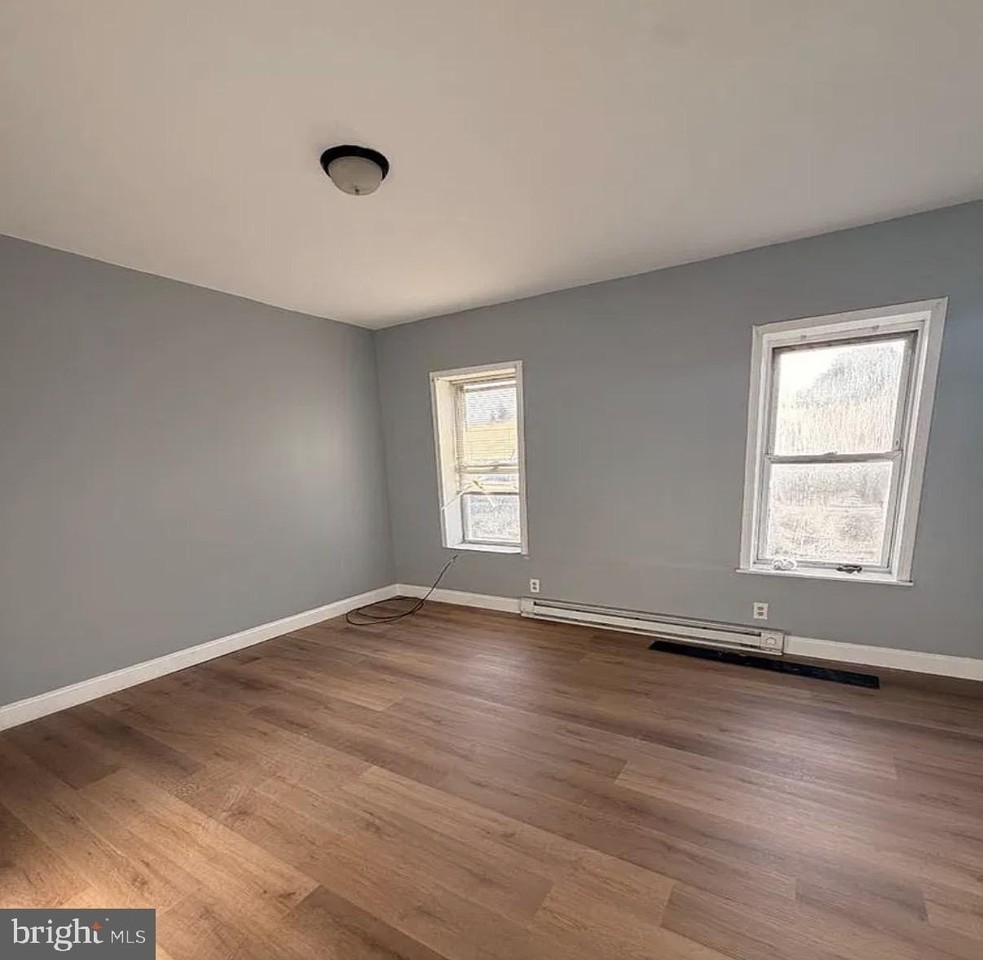 265 N Front St - Photo 2 of 5