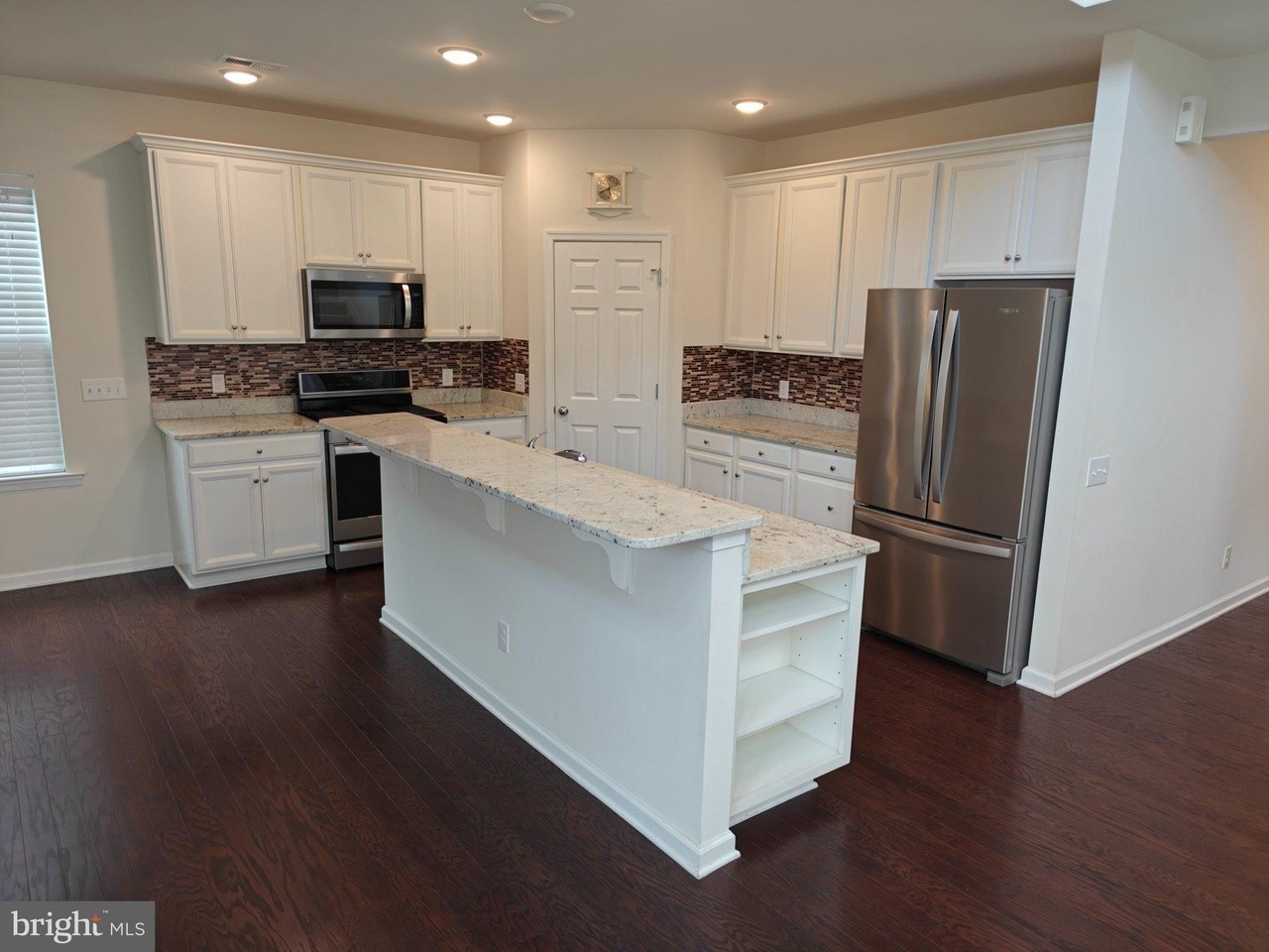 466 Andorra Blvd - Photo 3 of 24