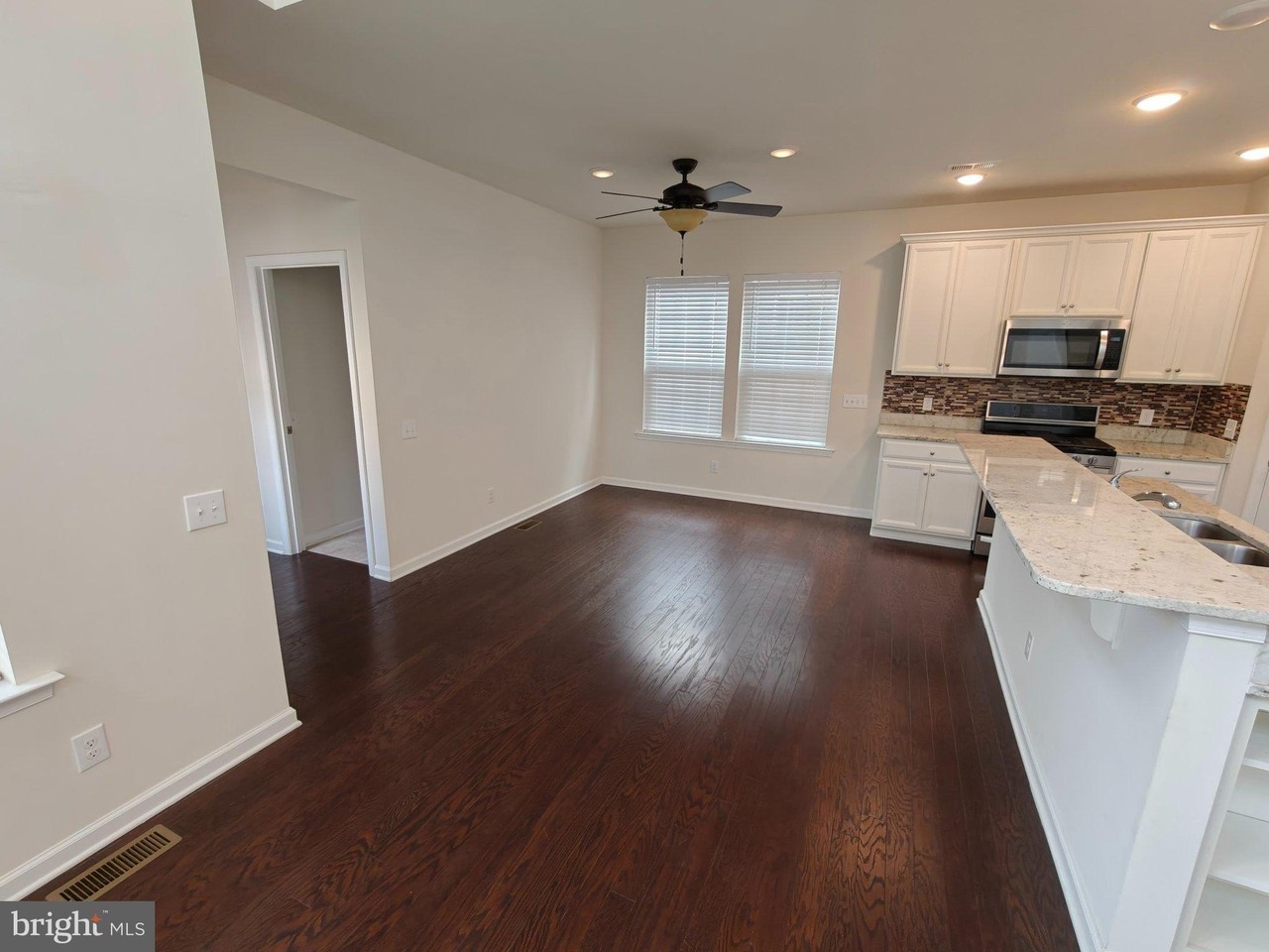 466 Andorra Blvd - Photo 6 of 24