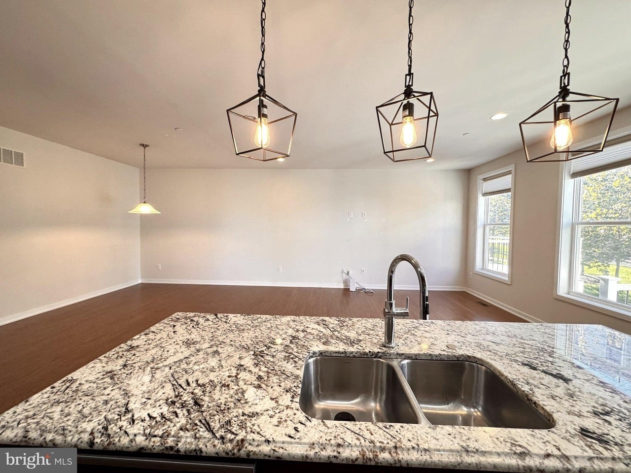138 Junction Rd - Photo 4 of 17